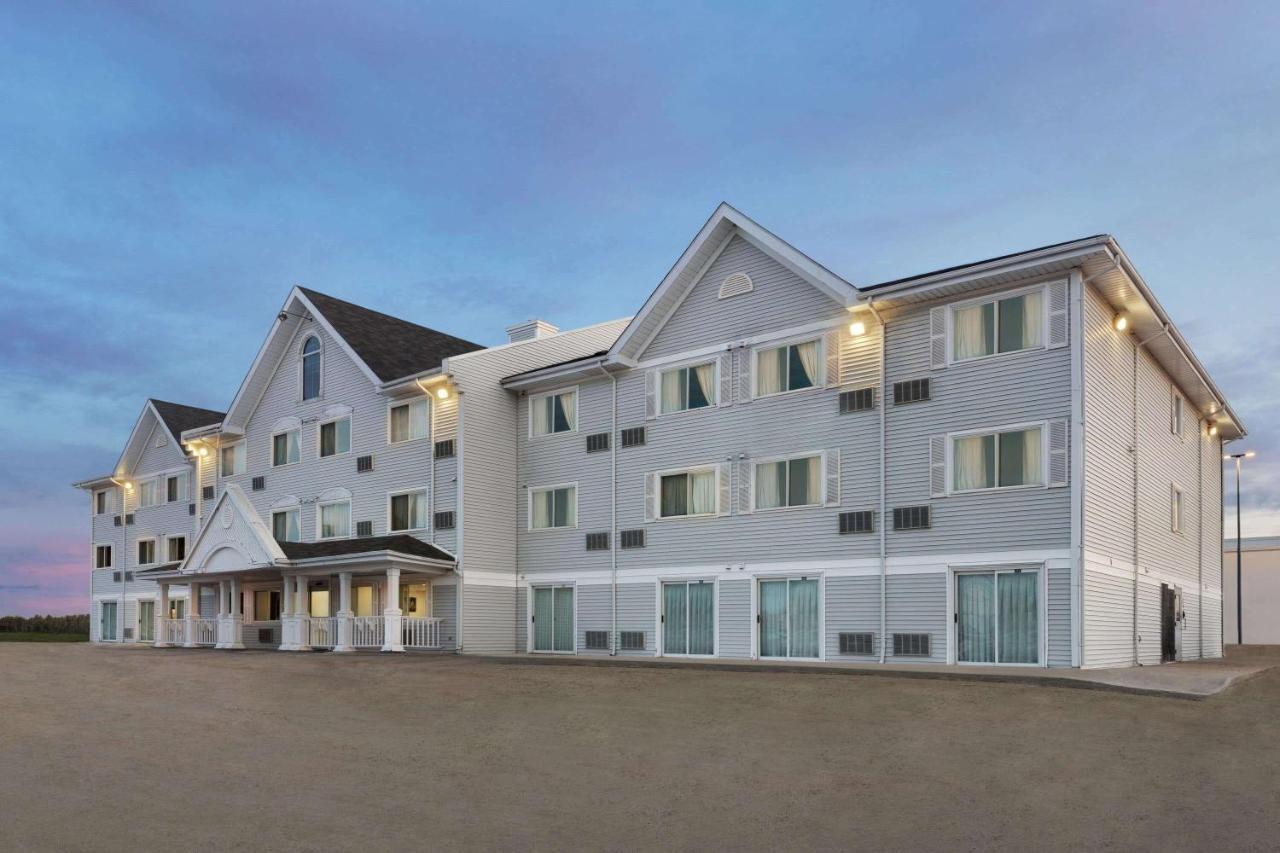 מלון Ramada By Wyndham Miramichi New Brunswick מראה חיצוני תמונה